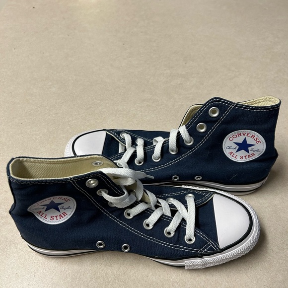 Converse Shoes - HighTop Navy Converse SZ8